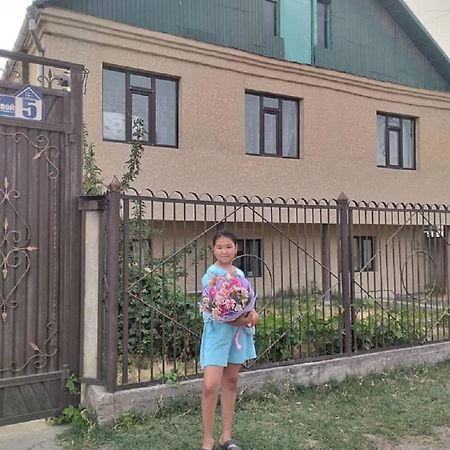 Welcome Guest House Tokmok Exterior foto